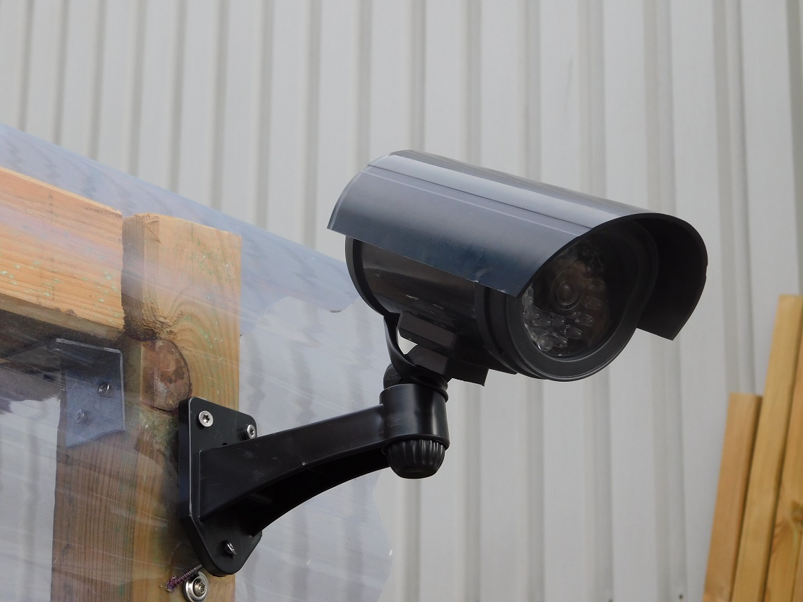 Afschrik / dummy -camera, bewakingscamera (draadloos) van GRÜNDIG
