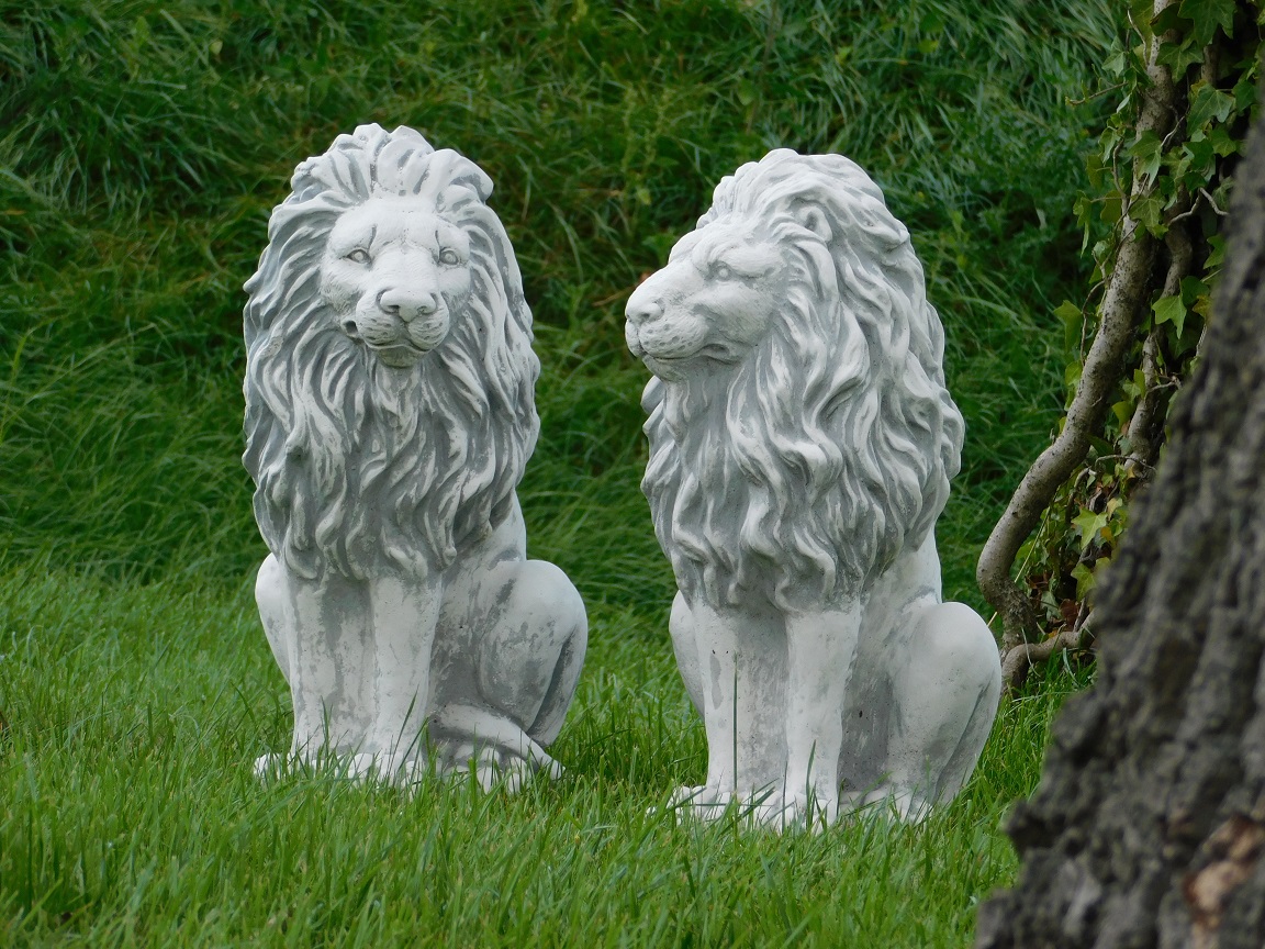 Set Lions of Stone - Left and Right - Garden Statues