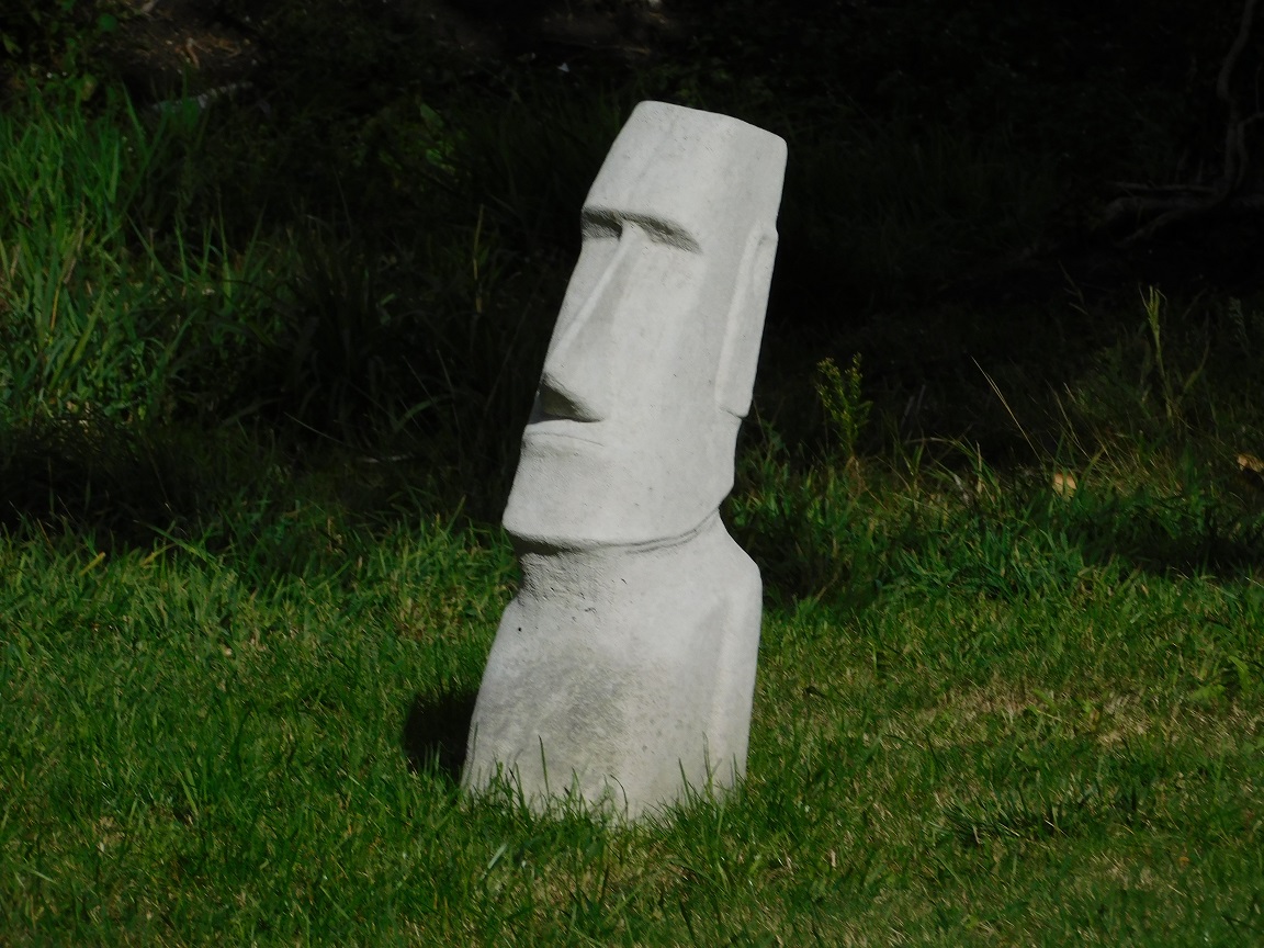 Beeld Moai XXL - raw - vol steen