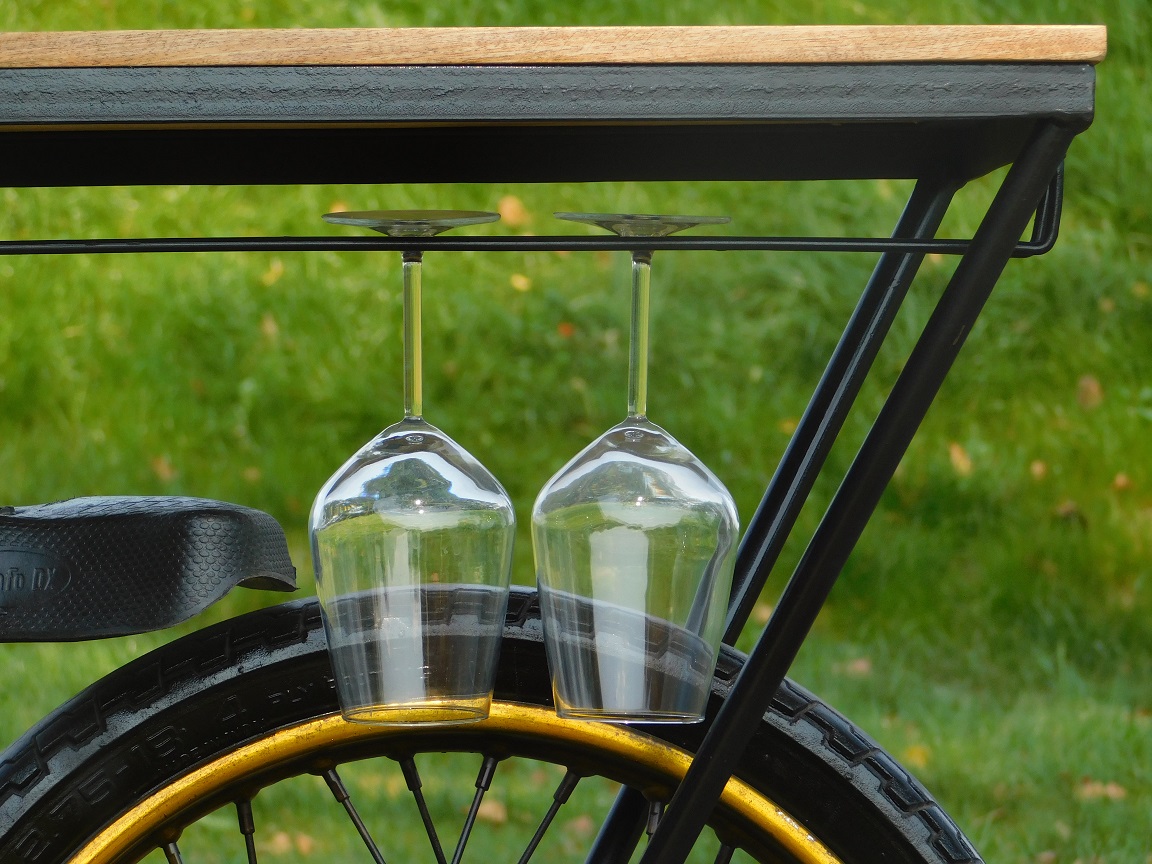 Unieke Motorfiets Side Table | met Wijnglashouders en Wijnflessenrek | Bartafel