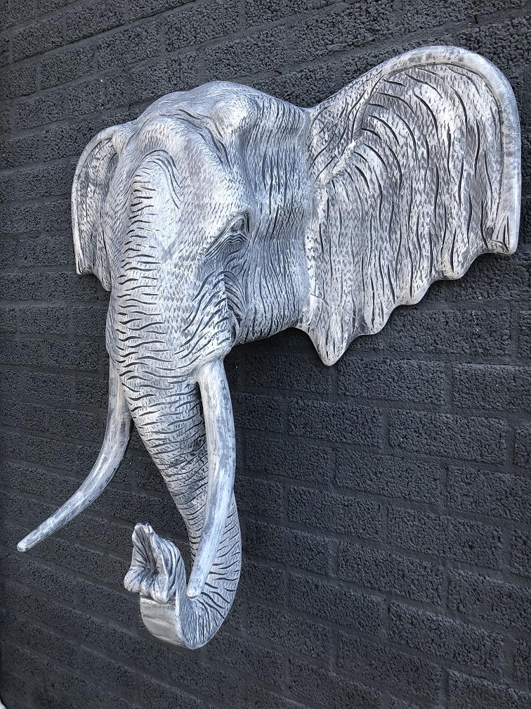 Fors wandornament van een olifant, beton look, heel groot en fors!