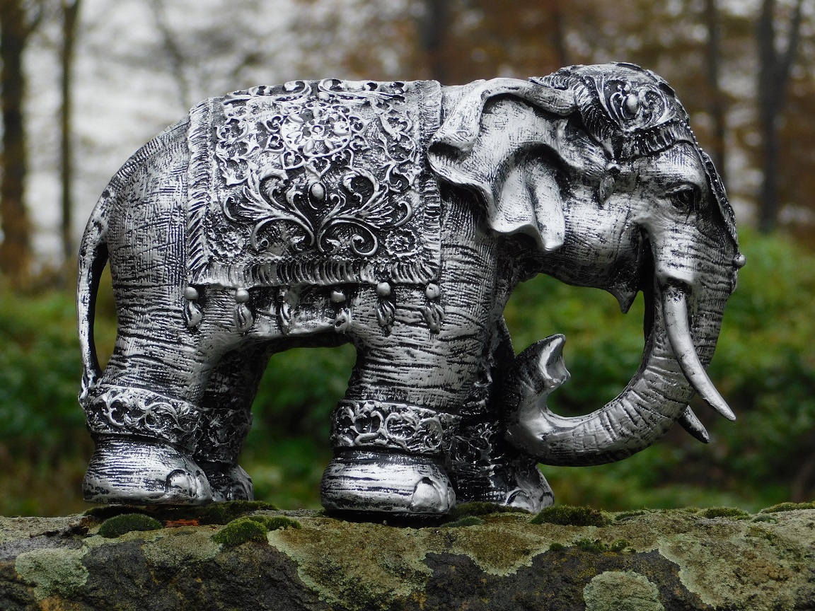 Elefant Indien - silbergrau mit schwarz - Polystone