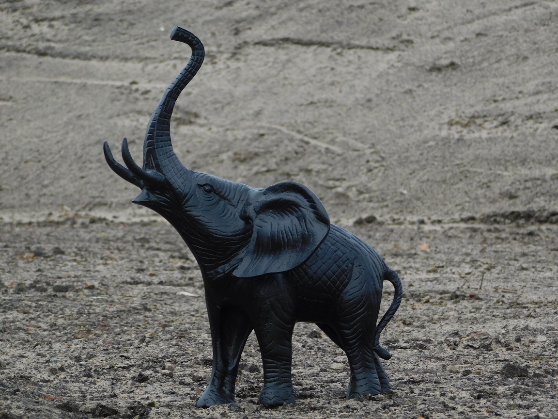 Sculpture elephant - black - alu