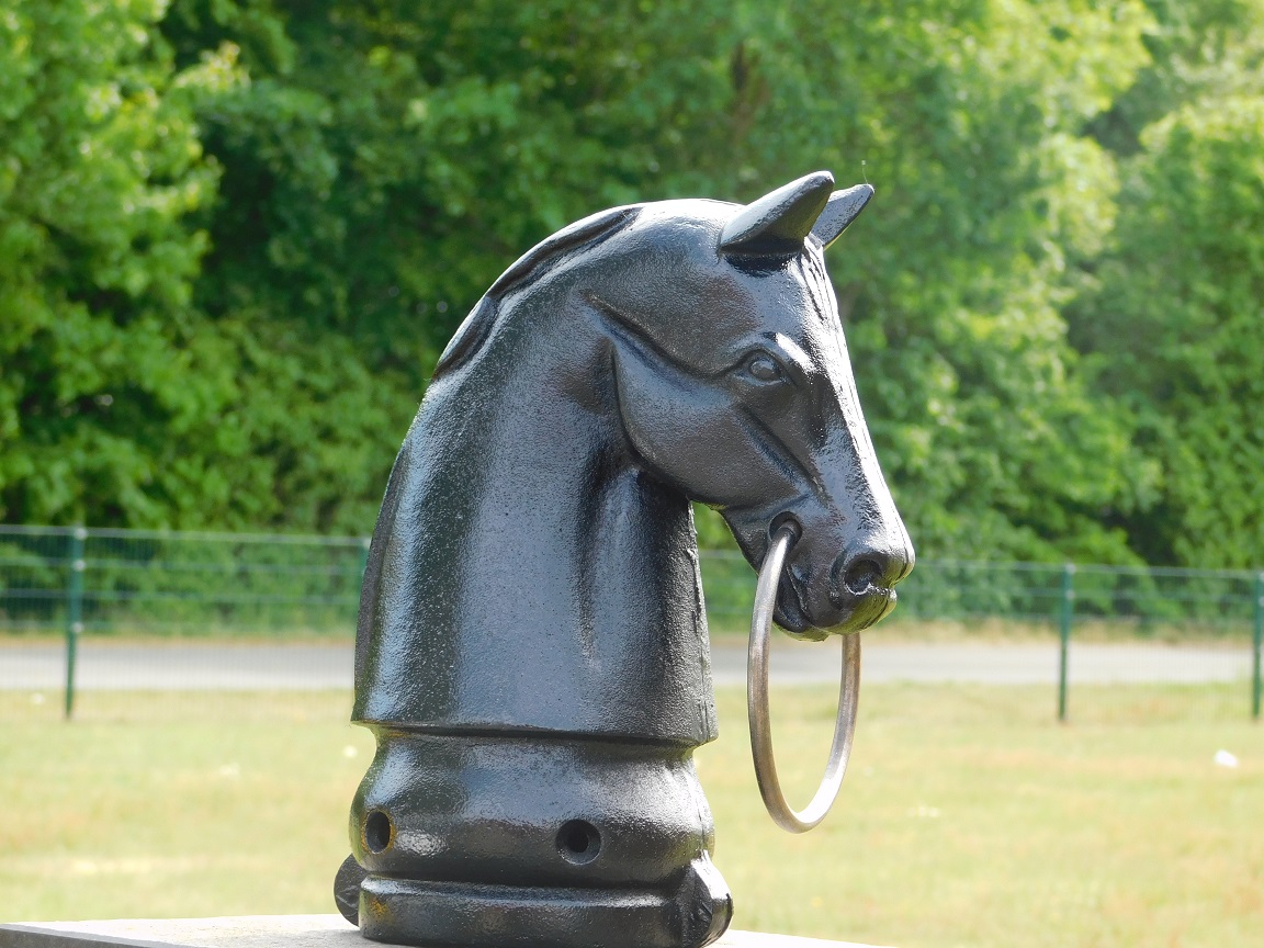 Post head horse head - black - cast iron