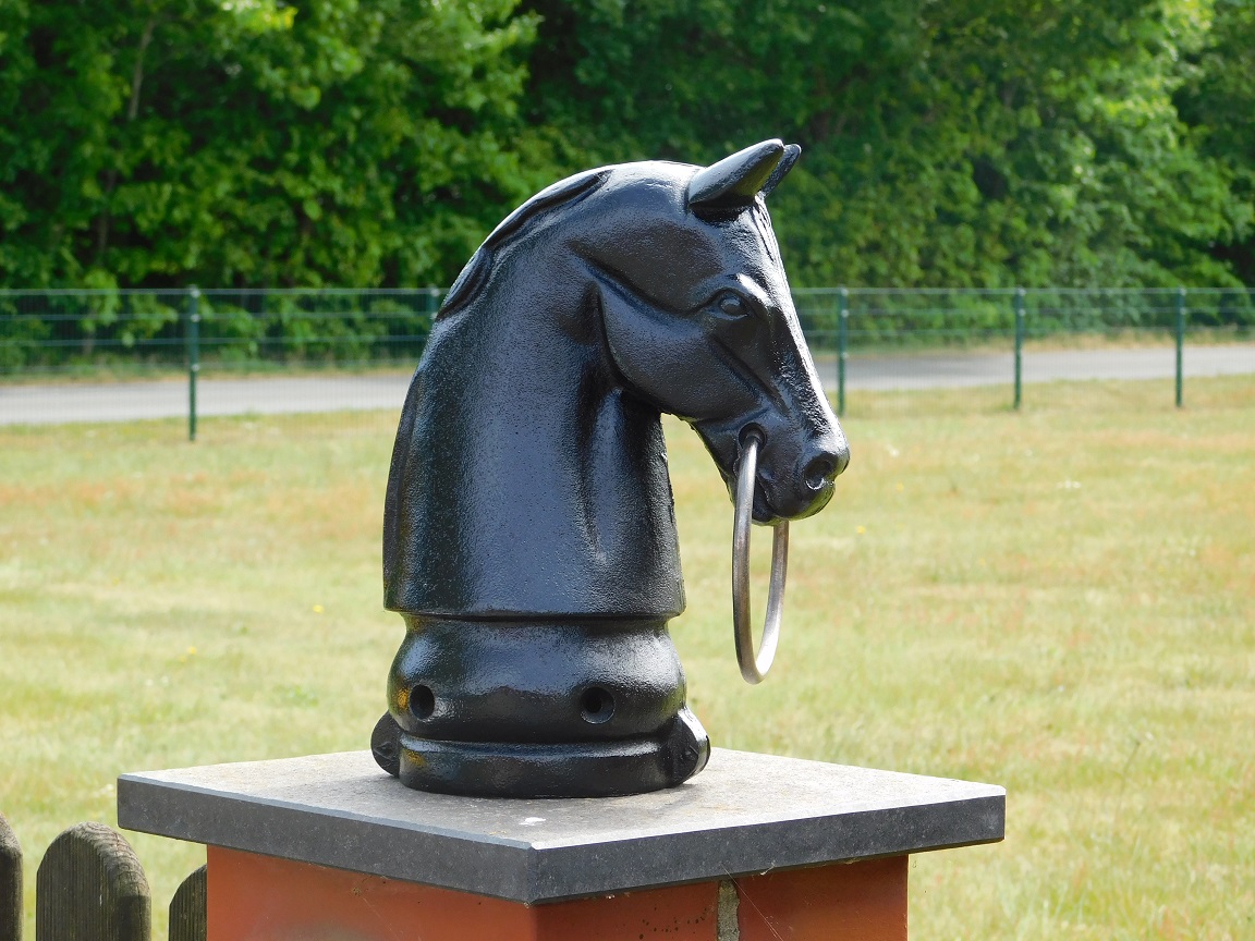 Post head horse head - black - cast iron