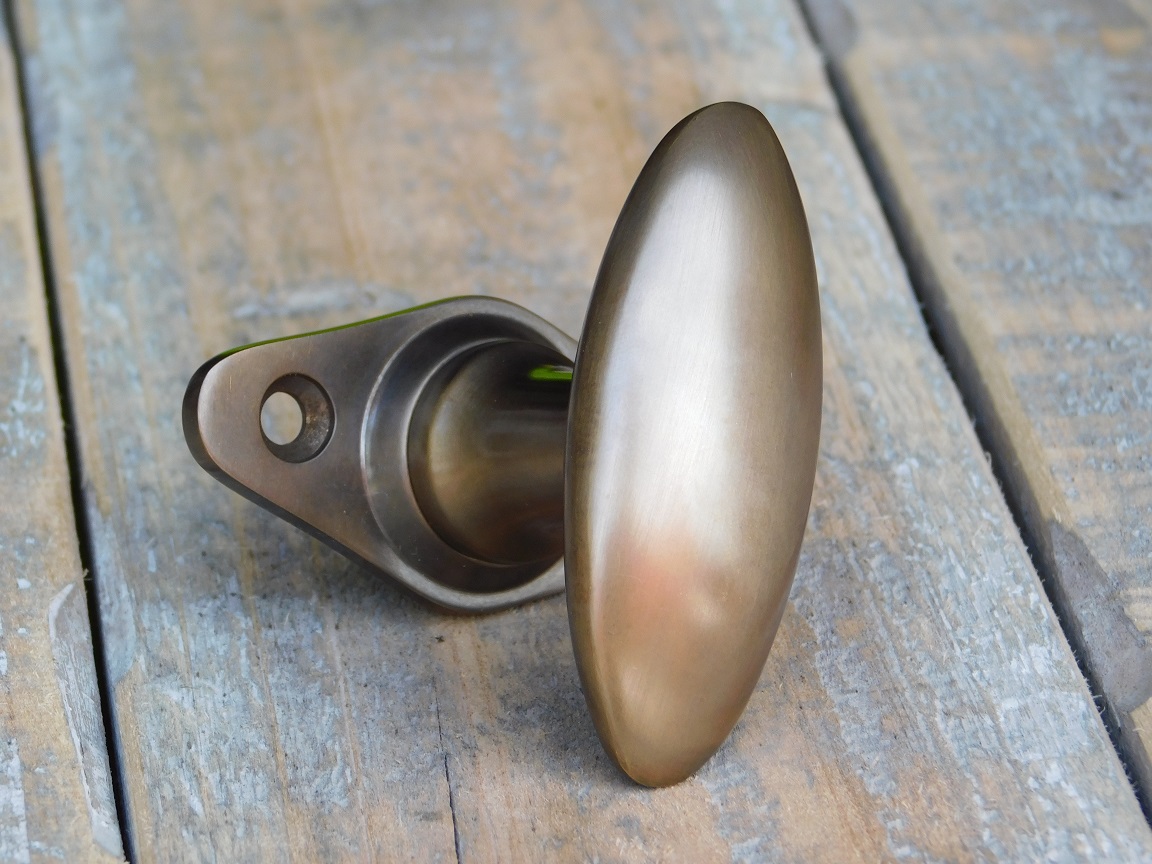 Window handle - patinated brass - 6,7x5,2 cm - window fitting
