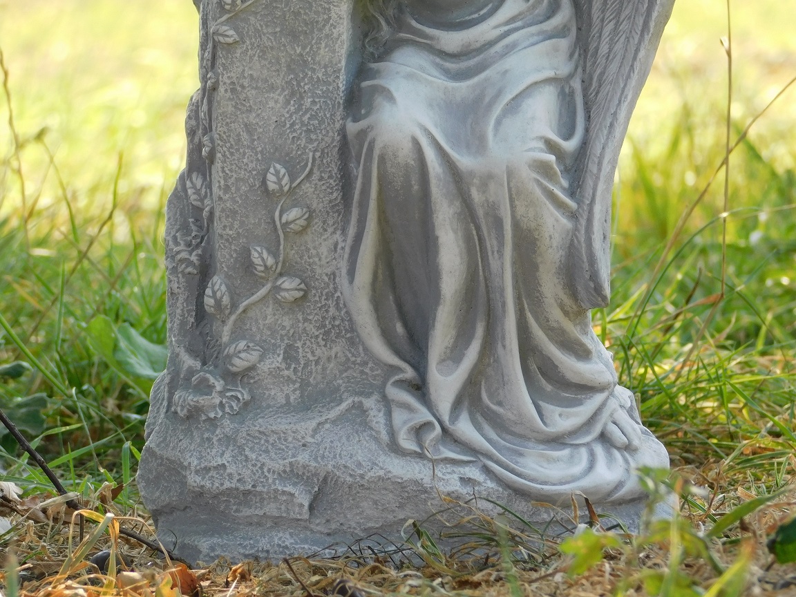 Resting angel - full stone - detailed