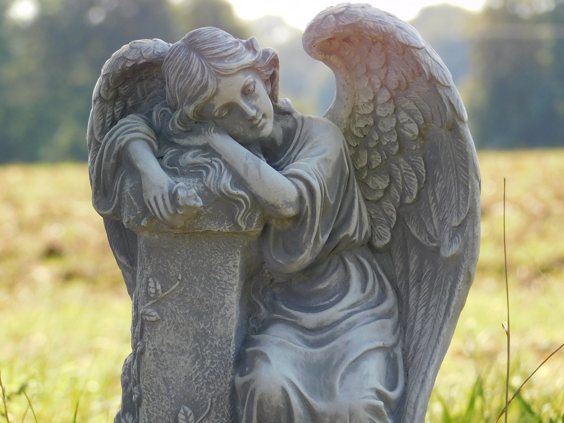 Resting angel - full stone - detailed