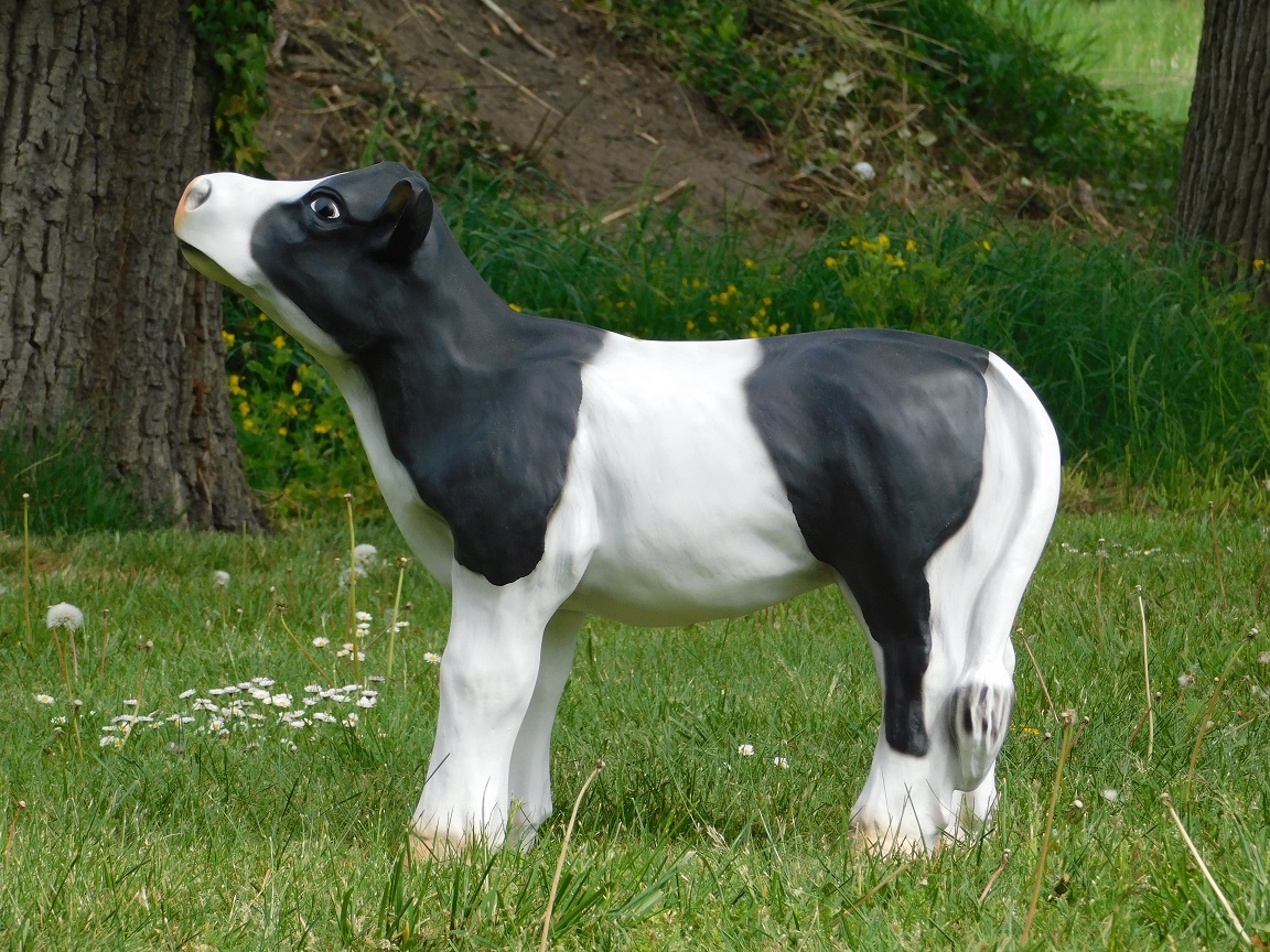 Statue cow L - made entirely of polystone 
