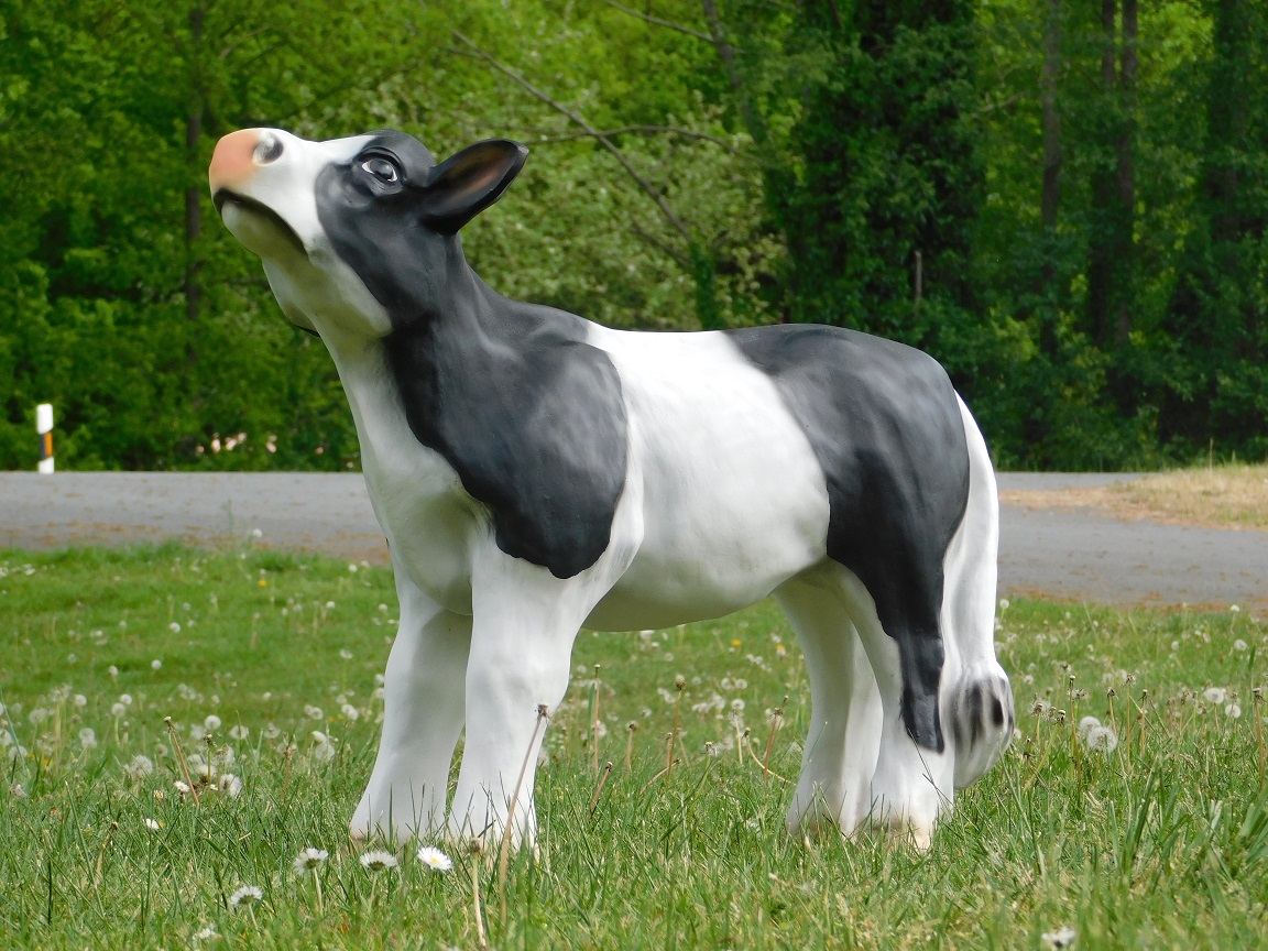 Statue cow L - made entirely of polystone 