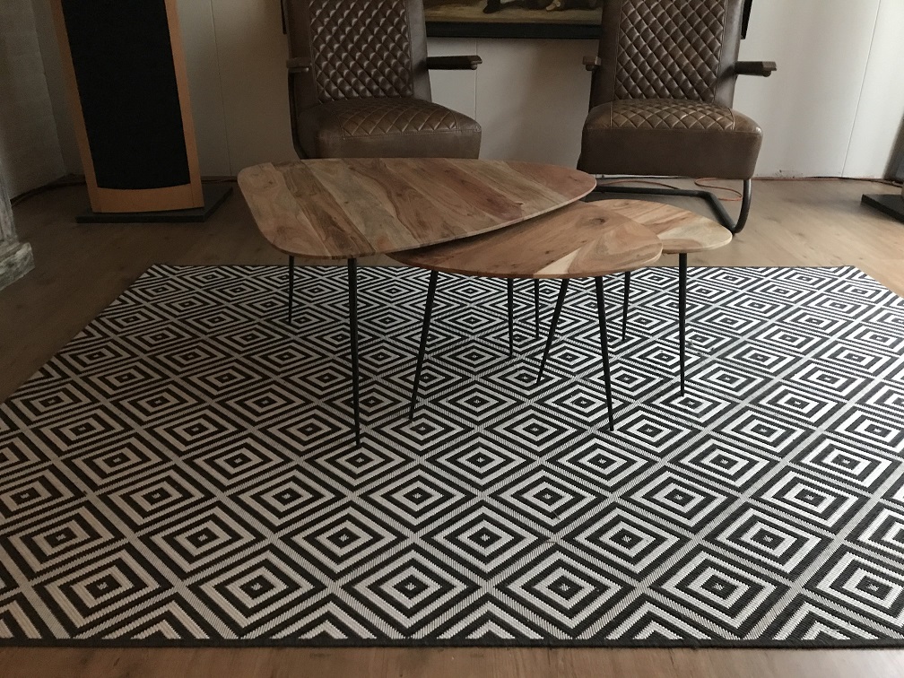 Fraaie set van 3 tafels die samen een grote salontafel vormen