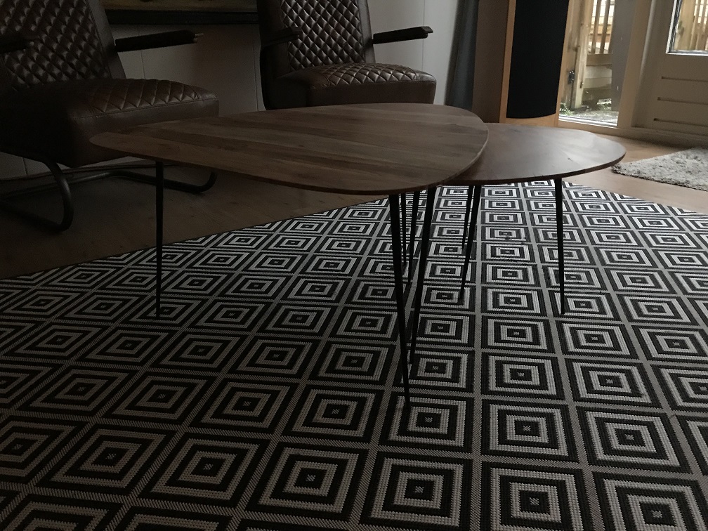 Fraaie set van 3 tafels die samen een grote salontafel vormen