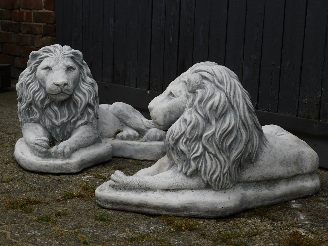 Set liggende leeuwen - vol steen