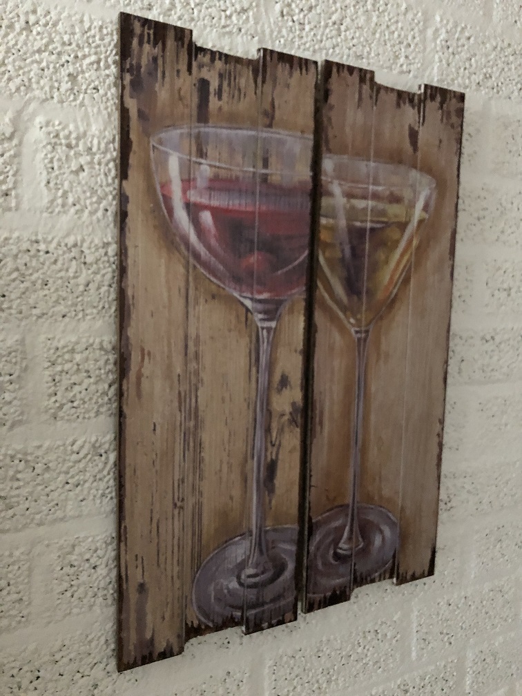 Set van 2 houten wandborden met 1 x glas witte wijn en 1 x glas rode wijn.