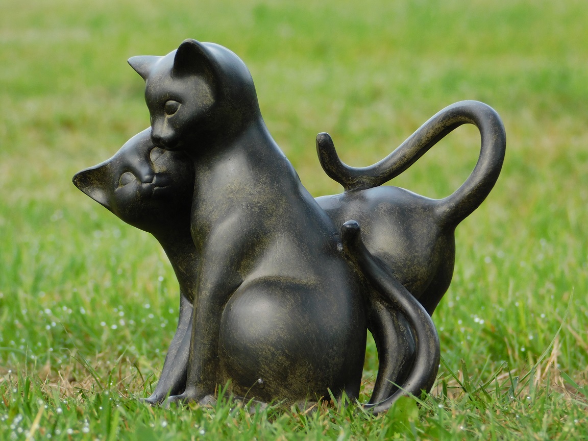 Statue Spielende Katzen - Schwarz und Braun - Polystone