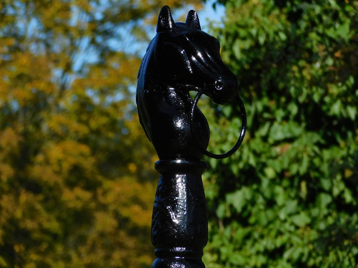 Stand post with horse head - black - cast iron