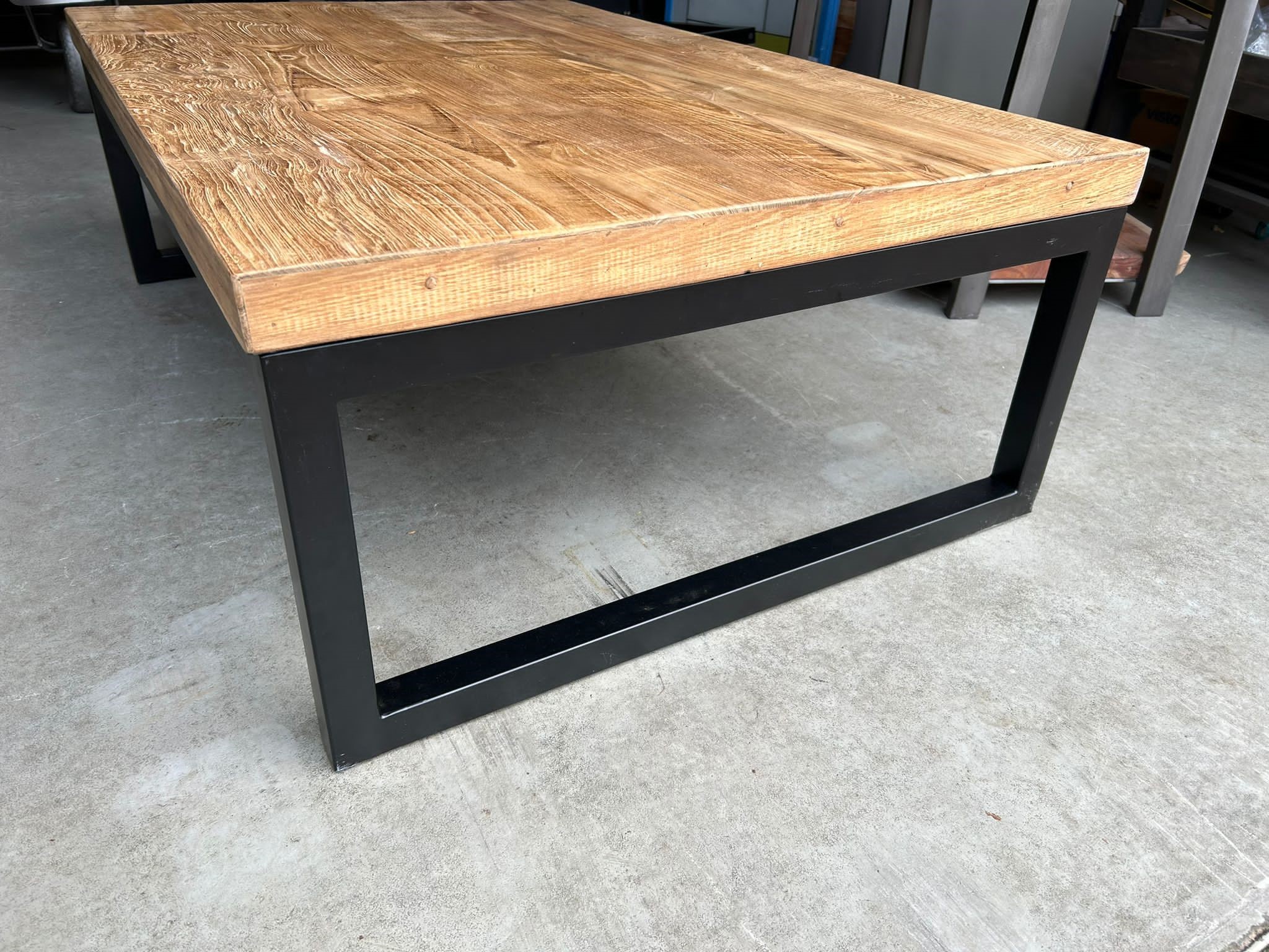 ijs overdrijven sigaret Industriële salontafel - hout - zwart metalen frame - HANDGEMAAKT.EU