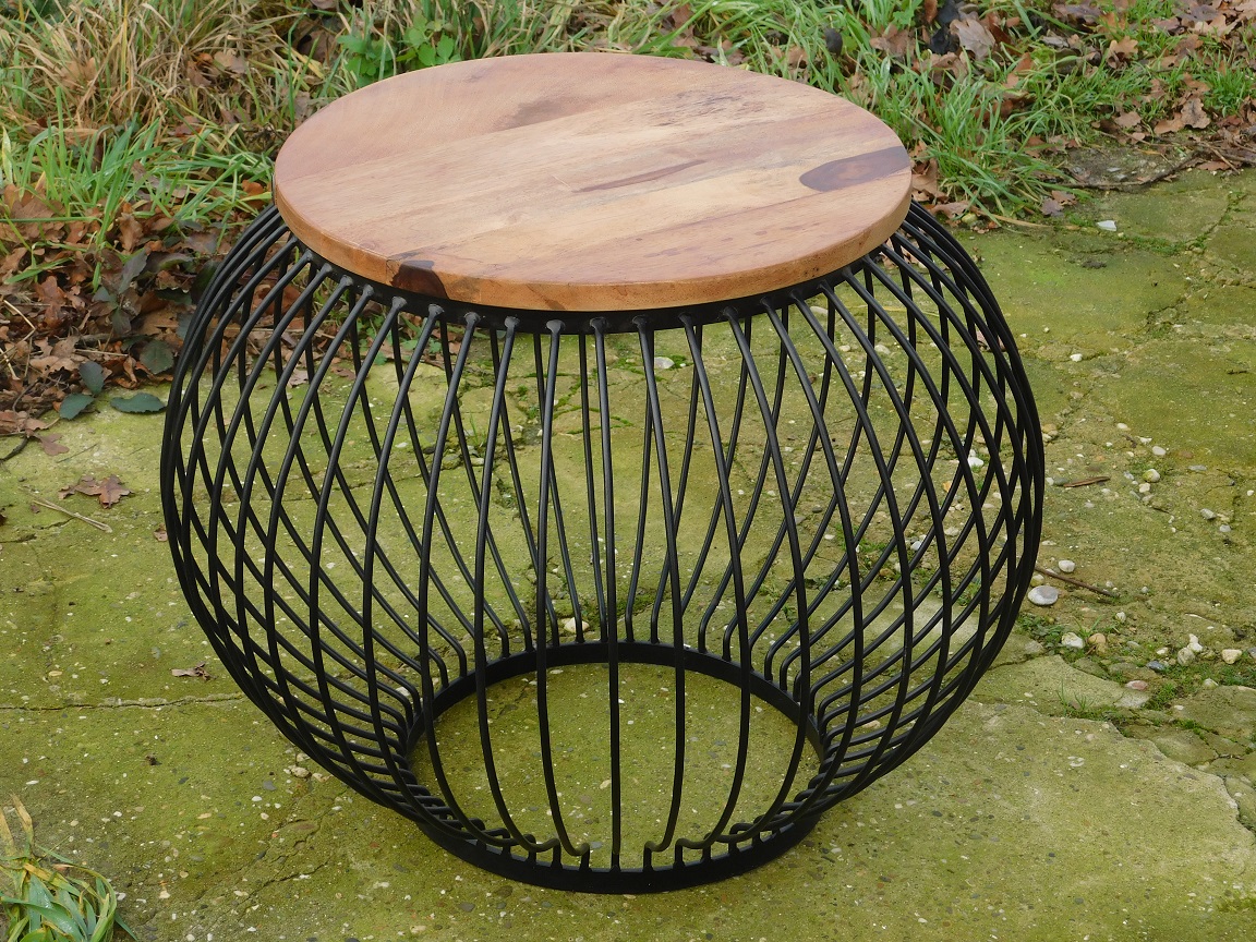 Tisch rund - aus Mangoholz und Metall - Industriedesign
