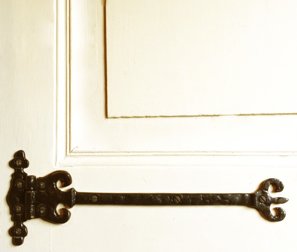 Deur scharnieren -heng antieke decoratie op b.v. kisten, houten deur, poorten, ijzer scharnierend scharnier 30 cm.