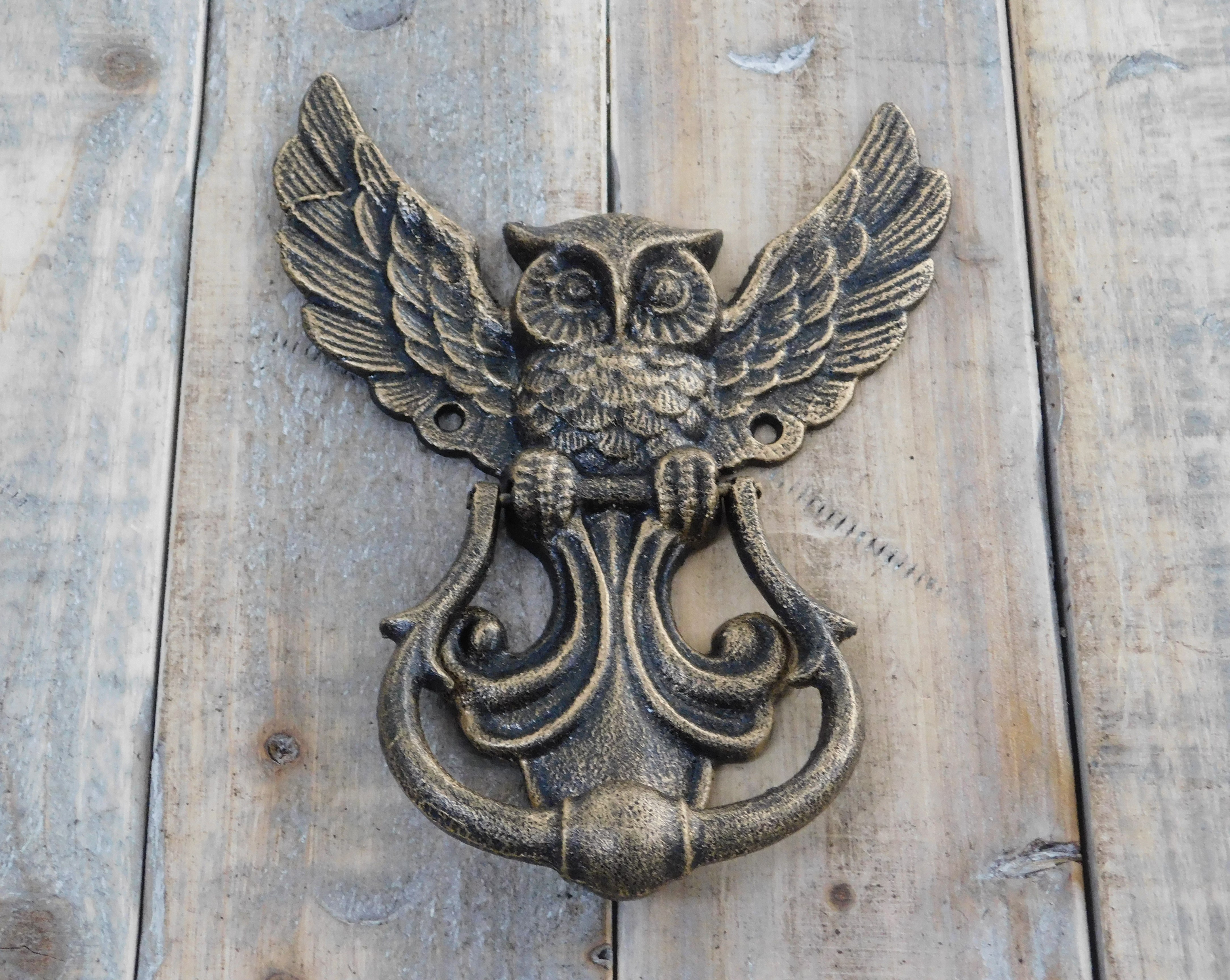 Fantastisch mooie deurklopper met uil motief als antiek brons.