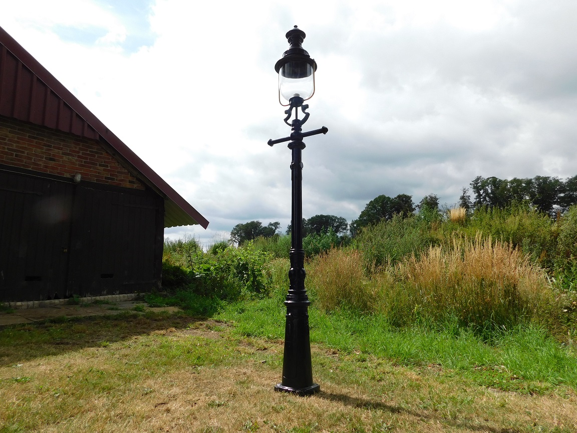 Garden lantern Lyon - black - alu - 250cm