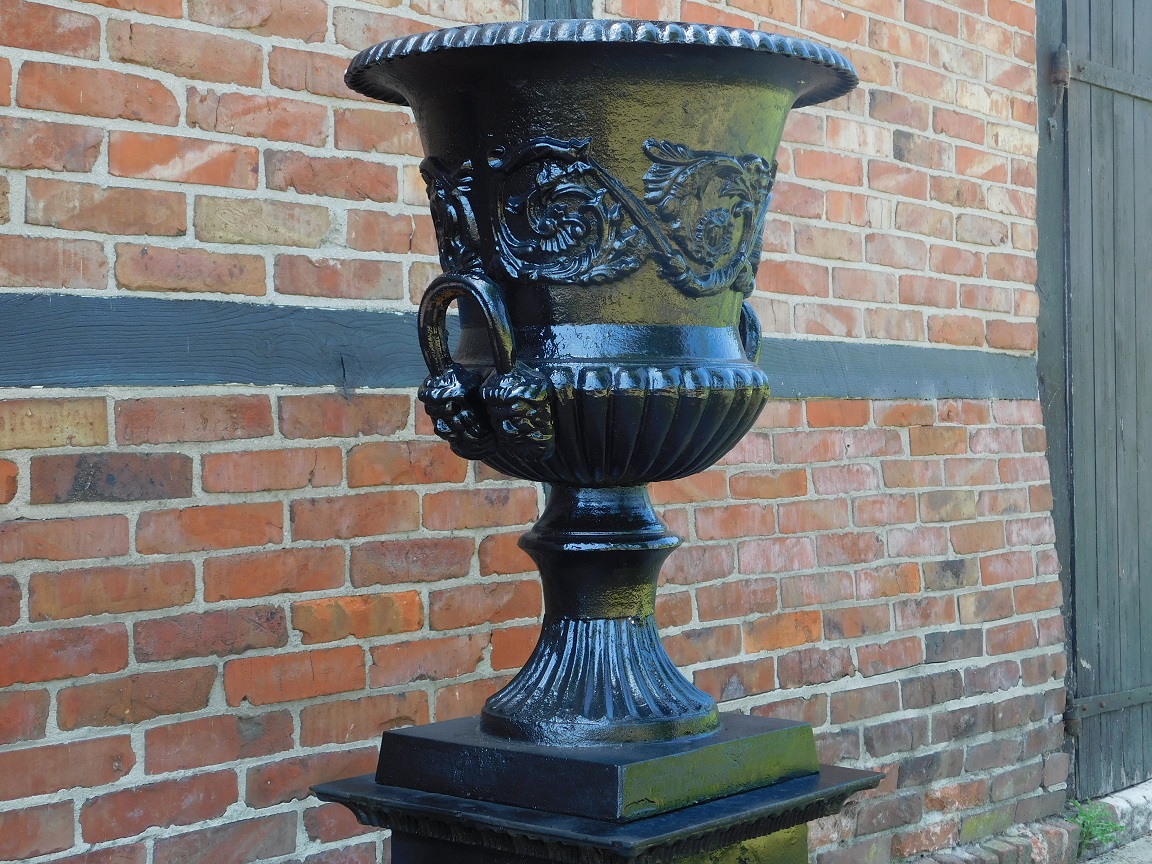 Large Garden Vase on Pedestal - Black - Cast iron - Stylish Garden Decoration
