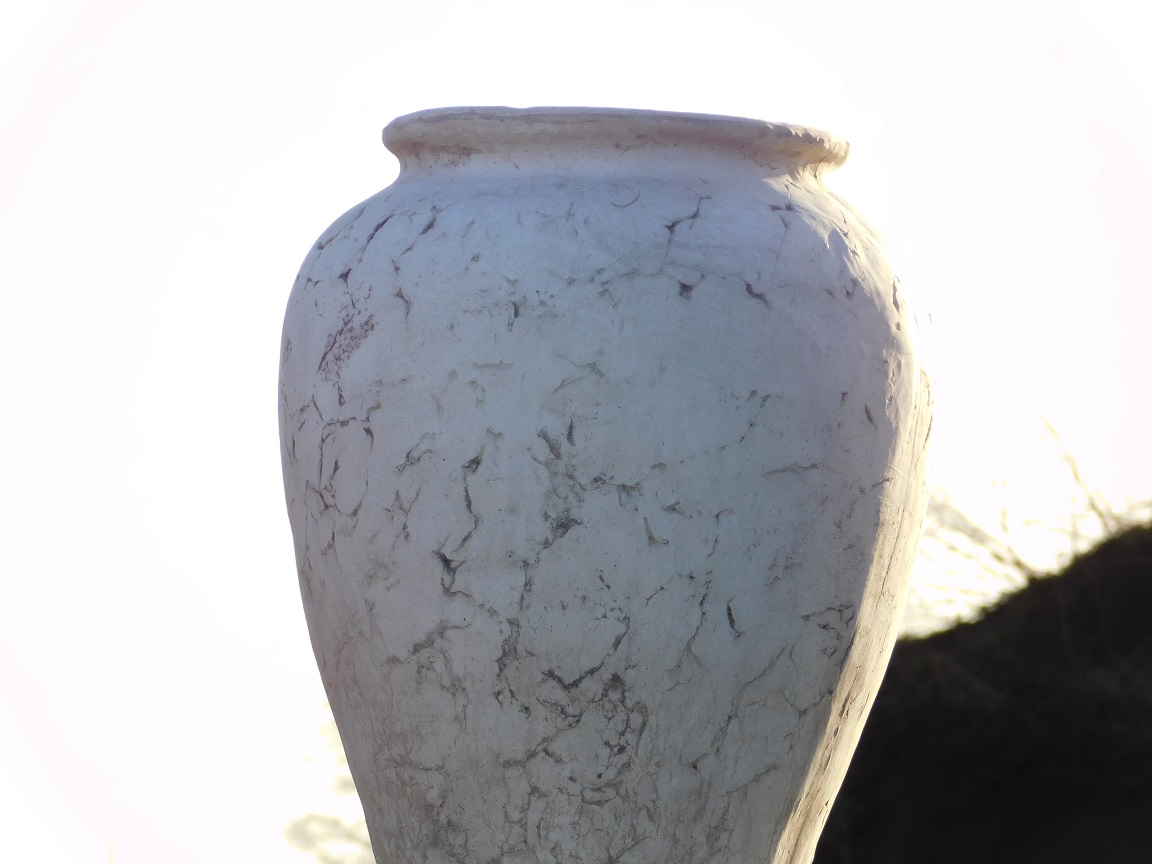 Vase on pedestal - 125 cm - Solid Stone