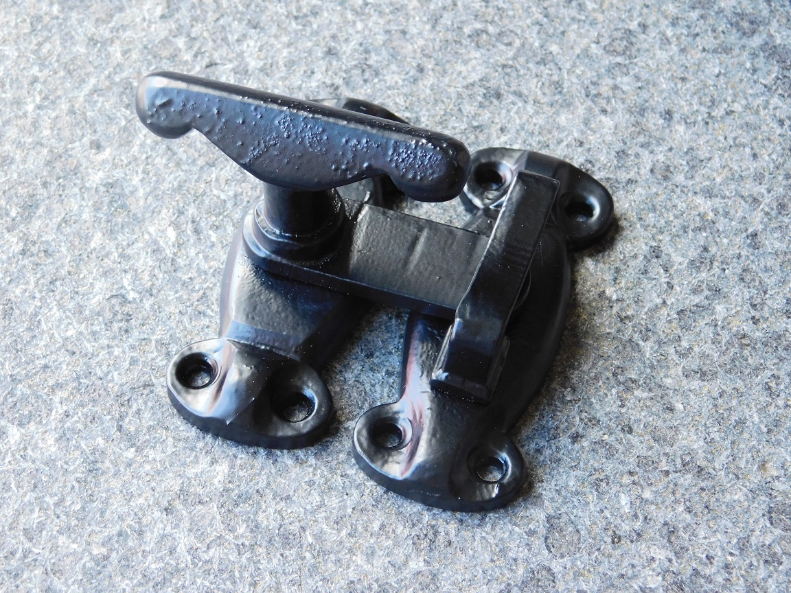 Case lock with catcher - black - wrought iron