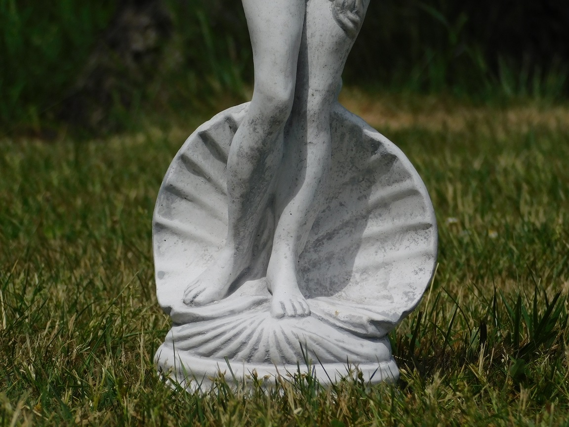 Statue Venus Aphrodite - solid stone - weatherproof