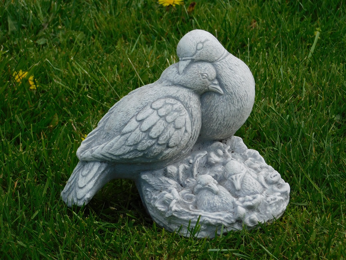 Statue birds with nest - solid stone