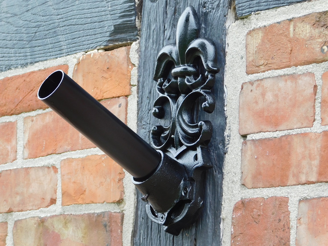 Flagpole holder with French Lily - Black - Cast iron
