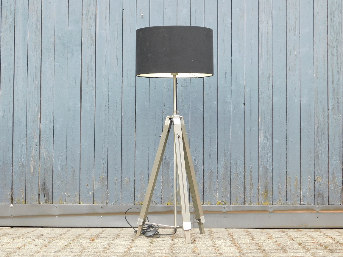 Floor lamp - industrial design - retro tripod lamp