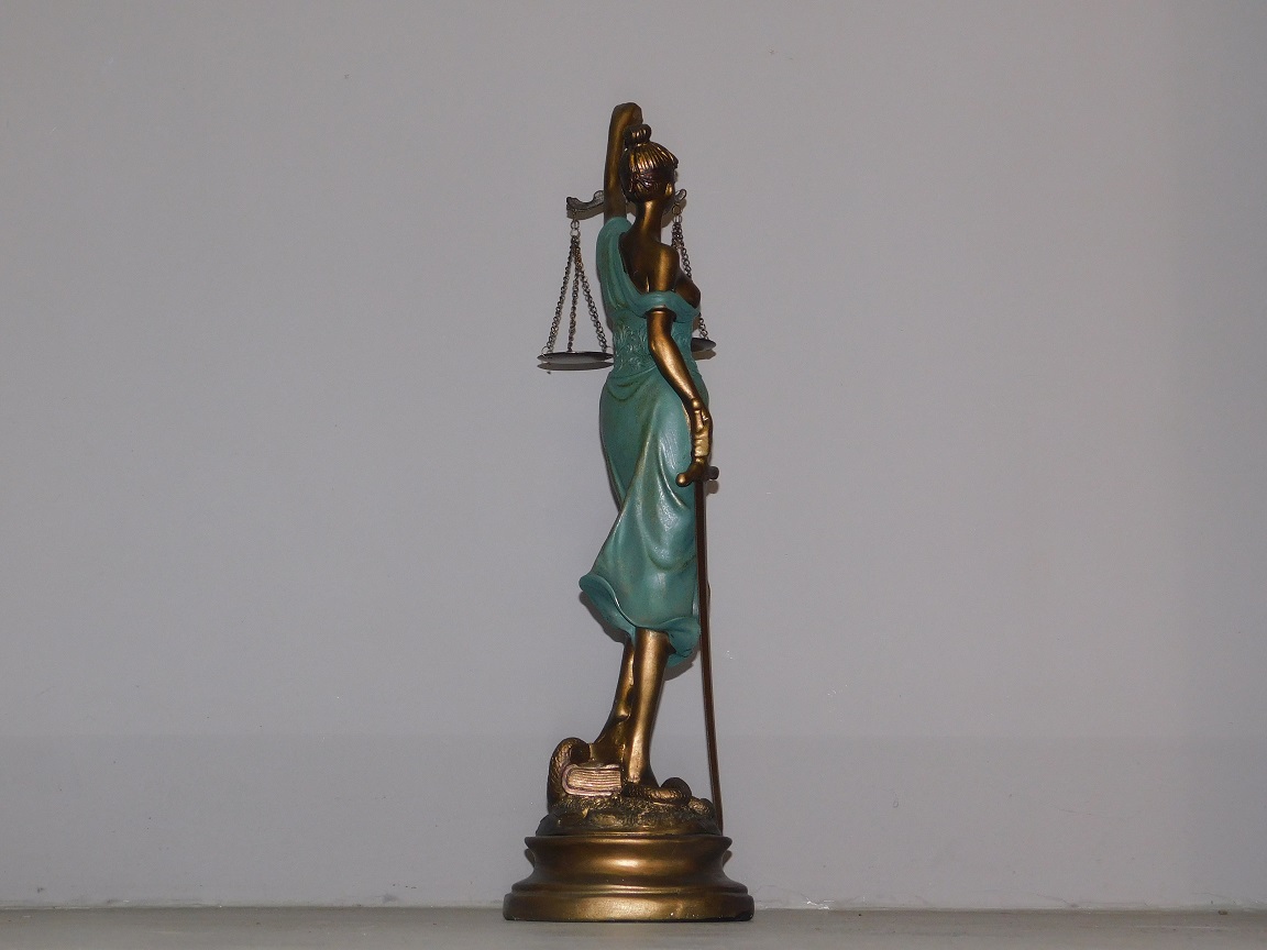 Statue - Lady Justice - polystone - turquoise