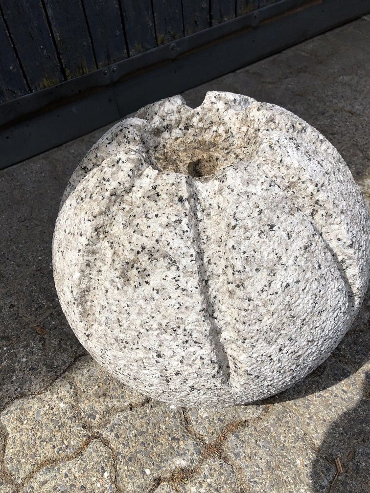 Granite sphere X as a watercourse, ornament, standing, pond ornament, water stairs, last!