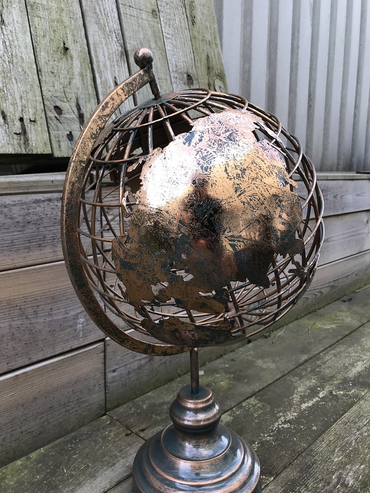 Metalen wereldbol, goud/zwart look, fraai decoratief item!