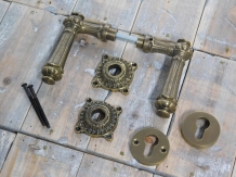 Set deurklinken met rozetten - messing - PZ