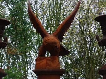 Adler XL auf Sockel – 175 cm – Gusseisen