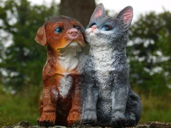Dog and Cat Figurine - Polystone - in Colour