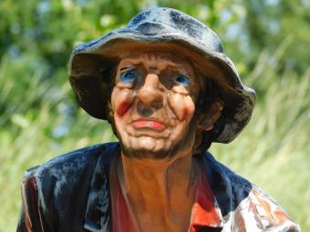 Beeld Oude Man met Wandelstok en Drankfles – 90 cm - Polystone