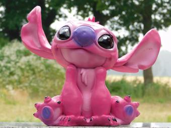 Beeld Stitch Roze - 28 x 33 cm - Polystone