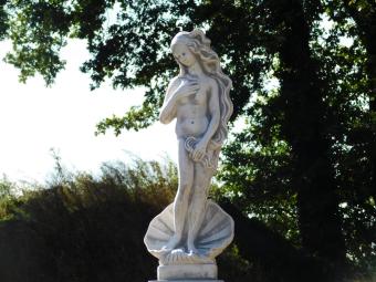 Tuinbeeld Vrouw in Schelp op Sokkel - 130 cm - Klassieke Stenen Set
