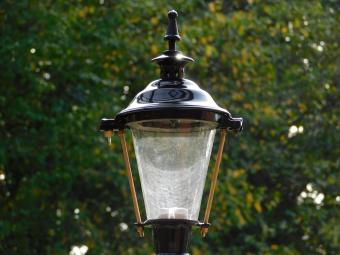 Classic Outdoor Lamp - 82 cm - Black - Ornate Pedestal Post with Brass Accent - Aluminum