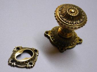 Door knob with knob and lock escutcheon PC - Fixed knob - Brass