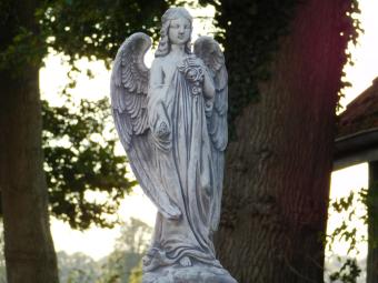 Angel with Flowers on a Pedestal – 105 cm – Made Entirely of Stone