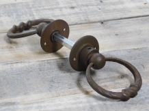 Rustieke ringen als deursluiter/poortsluiter