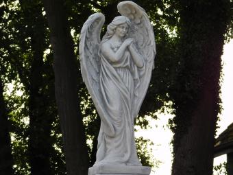 Garden Statue: Angel with Wings on a Pedestal – 127 cm – Stone