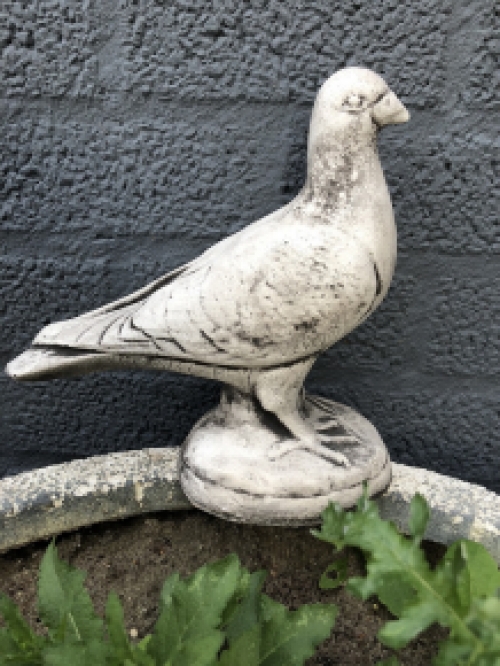 Duif, dierlijke figuur gemaakt van gegoten steen, kleur onbehandeld