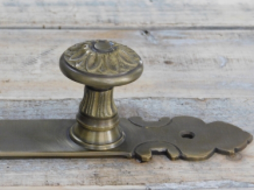 Smalle deurknop met een lange plaat messing antiek, Half-set voor de deur PZ 92