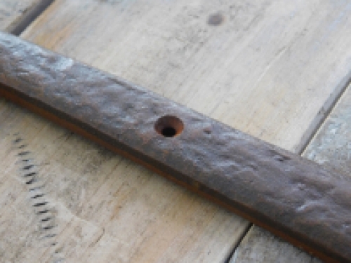 Set scharnieren met band, rustiek smeedijzer, 2 antieke scharnieren voor b.v. kisten, lange smeedstukken