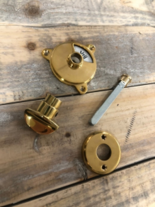 Twist lock for toilet or bathroom - polished brass